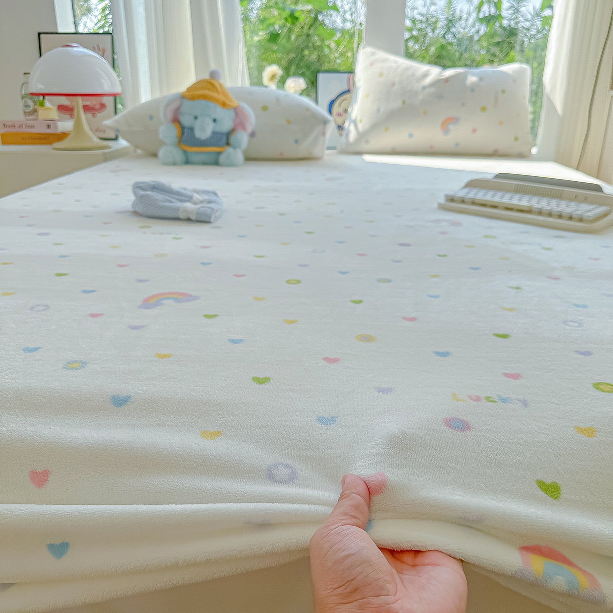 91家纺网 家纺一手货源 找家纺 沐芷 2025 加厚高克重牛奶绒床笠单件/床笠三件套  床笠款床罩床垫保护套罩 【绒】彩虹爱心