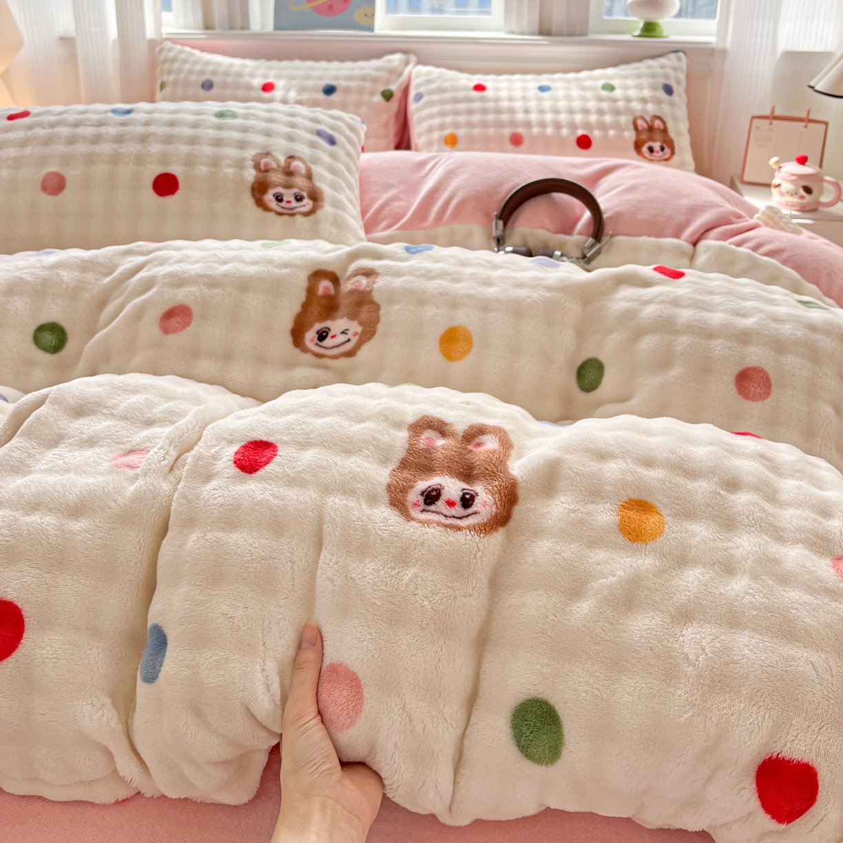 91家纺网 家纺一手货源 找家纺 典曼家纺 2025新款亲肤舒适保暖泡泡绒四件套 布布