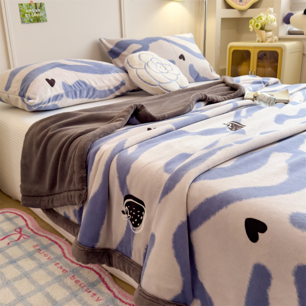 91家纺网 家纺一手货源 找家纺 慕木家纺 2025新款高克重印花牛奶绒云锦绒双层毛毯毛毯毯子（可供跨境提供买家秀） 双层毛毯-海洋之莓+灰