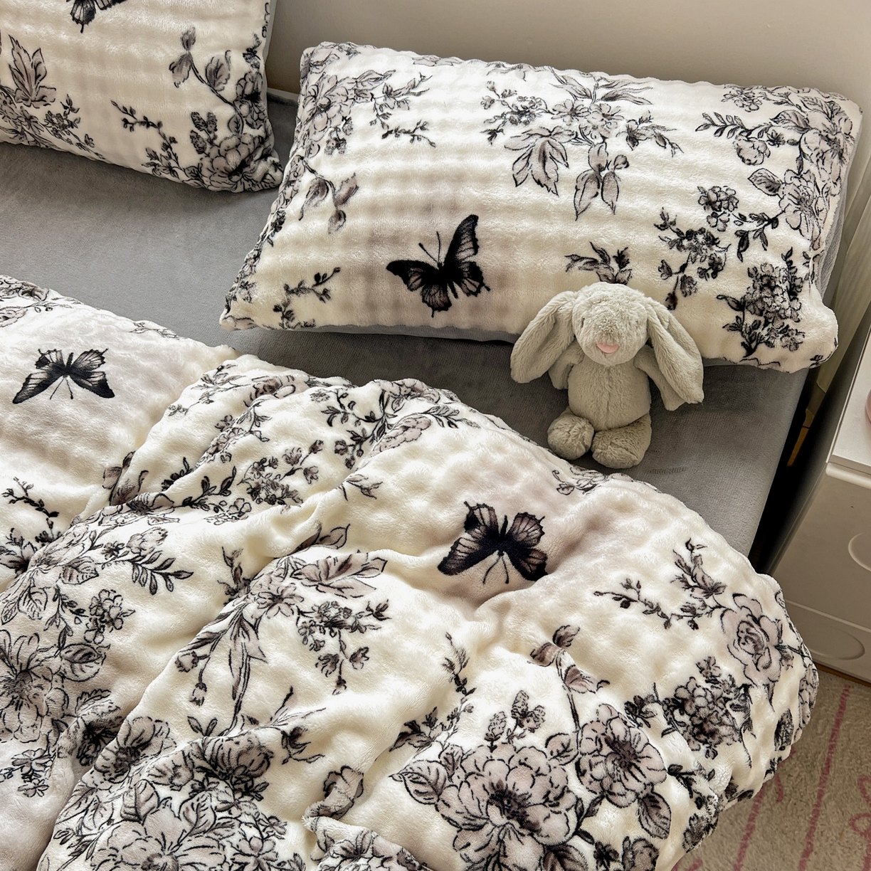 91家纺网 家纺一手货源 找家纺 典曼家纺 2025新款亲肤舒适保暖泡泡绒四件套 奥黛丽