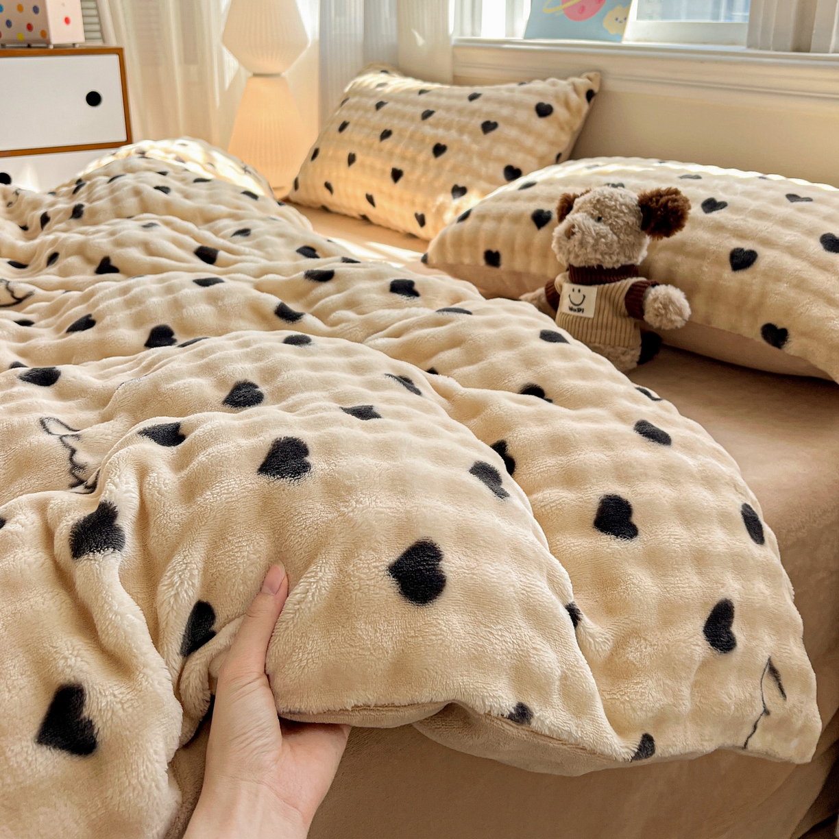 91家纺网 家纺一手货源 找家纺 典曼家纺 2025新款亲肤舒适保暖泡泡绒四件套 焦糖奶咖