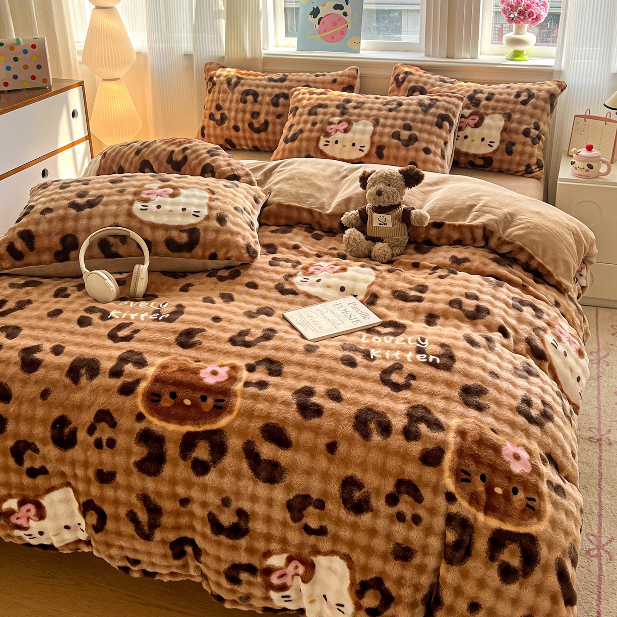 91家纺网 家纺一手货源 找家纺 典曼家纺 2025新款亲肤舒适保暖泡泡绒四件套 小野猫