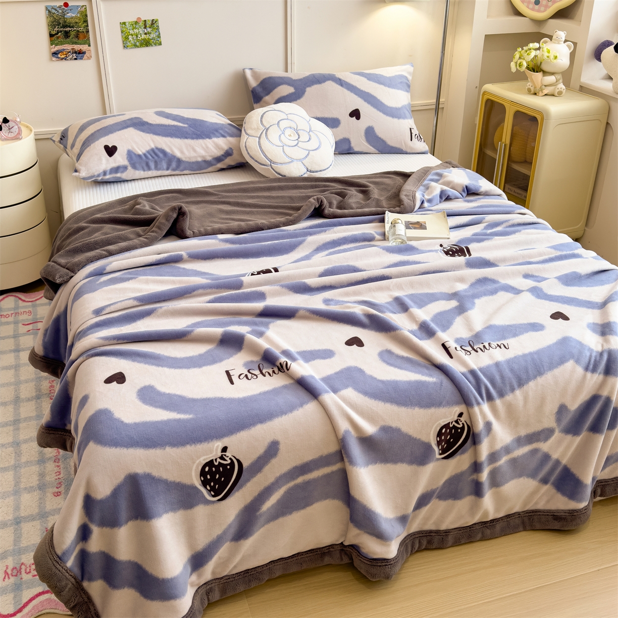 91家纺网 家纺一手货源 找家纺 慕木家纺 2025新款高克重印花牛奶绒云锦绒双层毛毯毛毯毯子（可供跨境提供买家秀） 双层毛毯-海洋之莓+灰