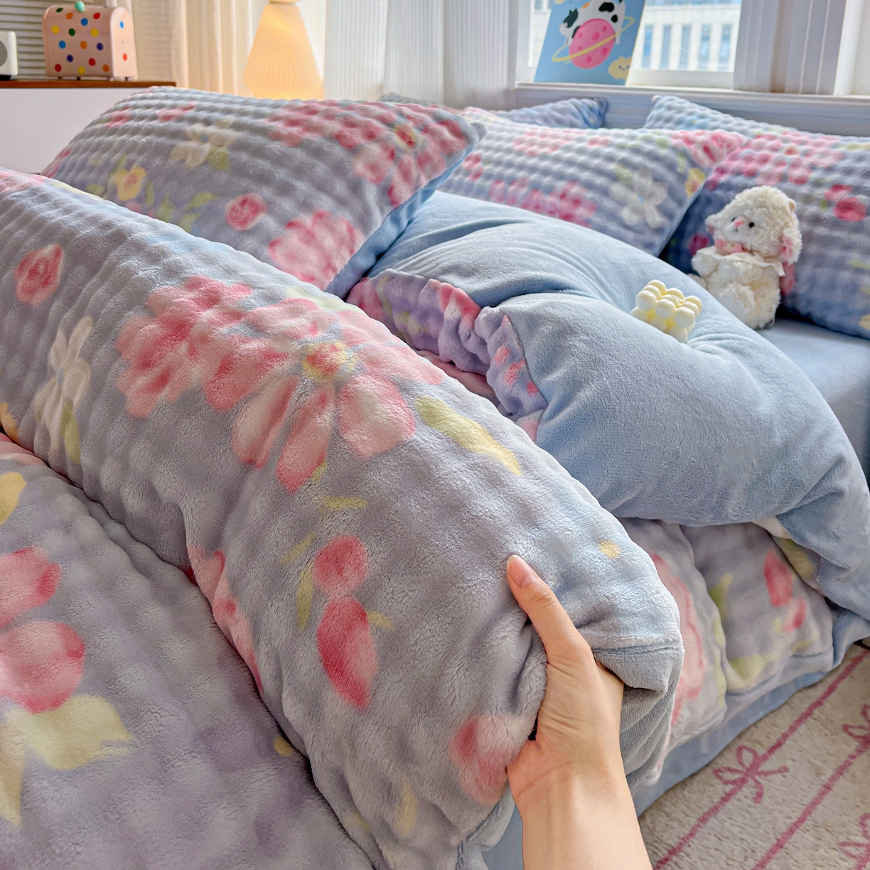 91家纺网 家纺一手货源 找家纺 典曼家纺 2025新款亲肤舒适保暖泡泡绒四件套 春涧