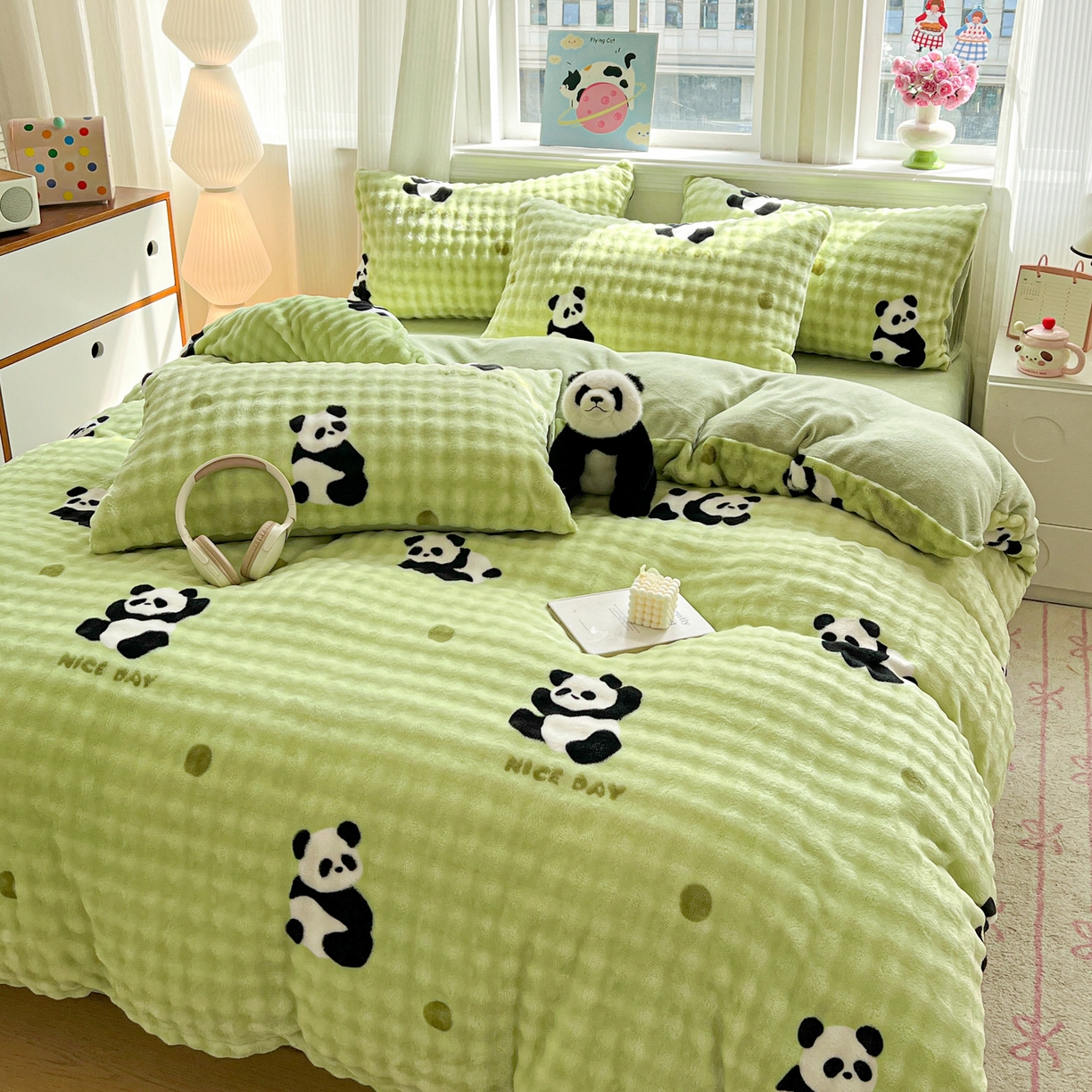 91家纺网 家纺一手货源 找家纺 典曼家纺 2025新款亲肤舒适保暖泡泡绒四件套 胖达萌萌