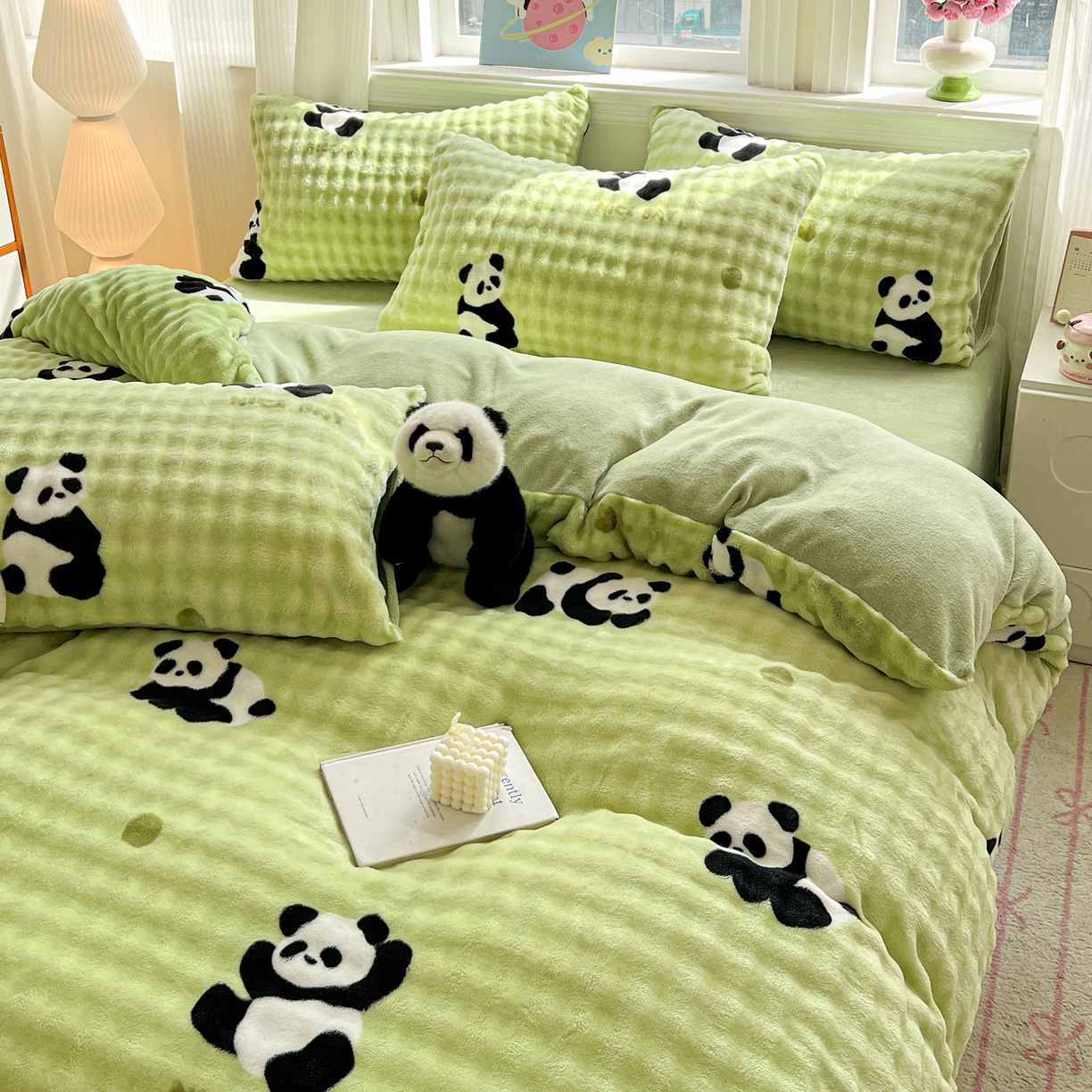 91家纺网 家纺一手货源 找家纺 典曼家纺 2025新款亲肤舒适保暖泡泡绒四件套 胖达萌萌