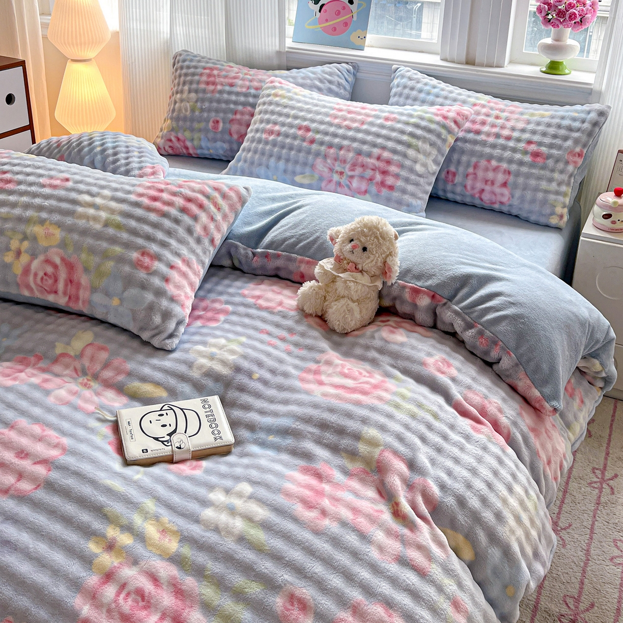 91家纺网 家纺一手货源 找家纺 典曼家纺 2025新款亲肤舒适保暖泡泡绒四件套 春涧