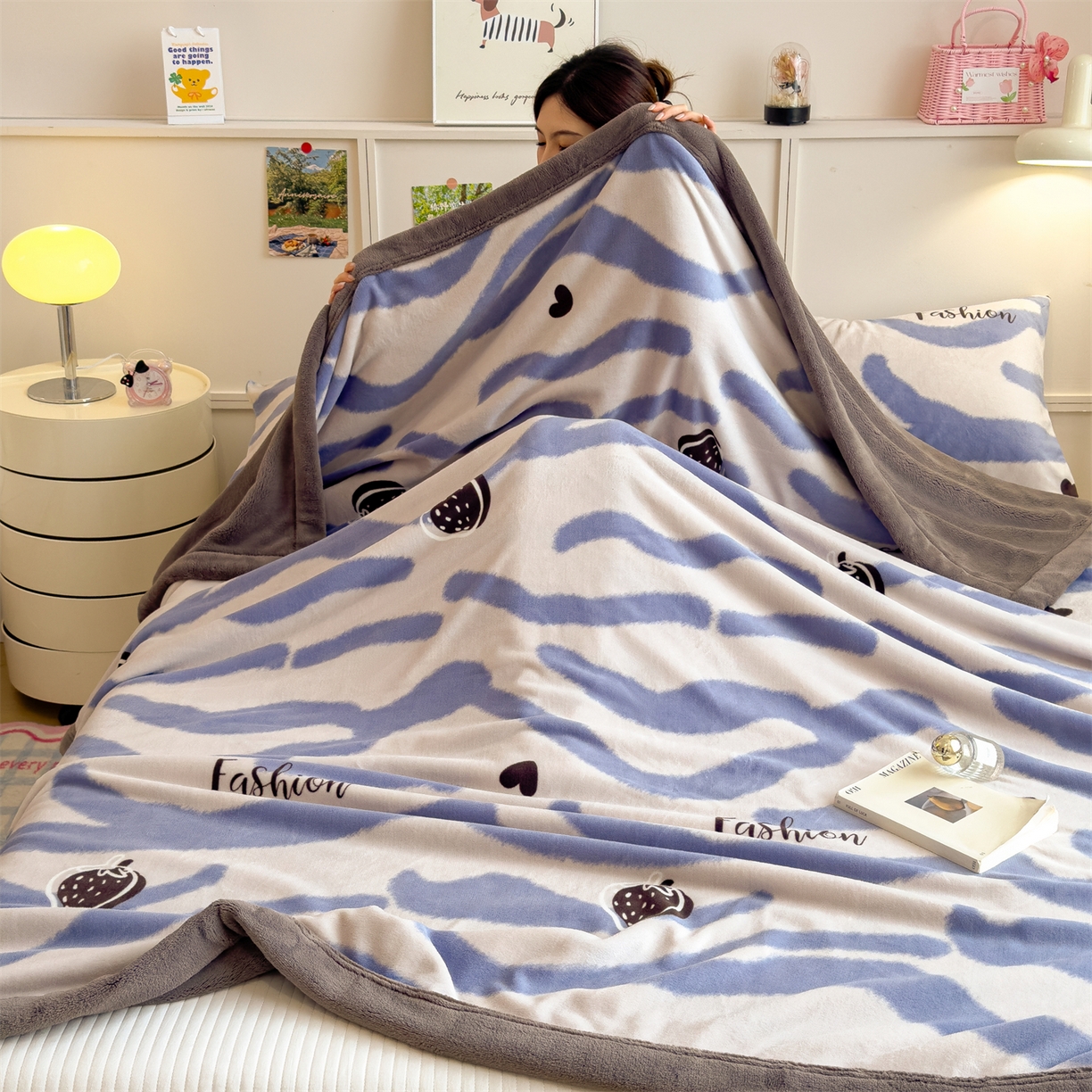 91家纺网 家纺一手货源 找家纺 慕木家纺 2025新款高克重印花牛奶绒云锦绒双层毛毯毛毯毯子（可供跨境提供买家秀） 双层毛毯-海洋之莓+灰