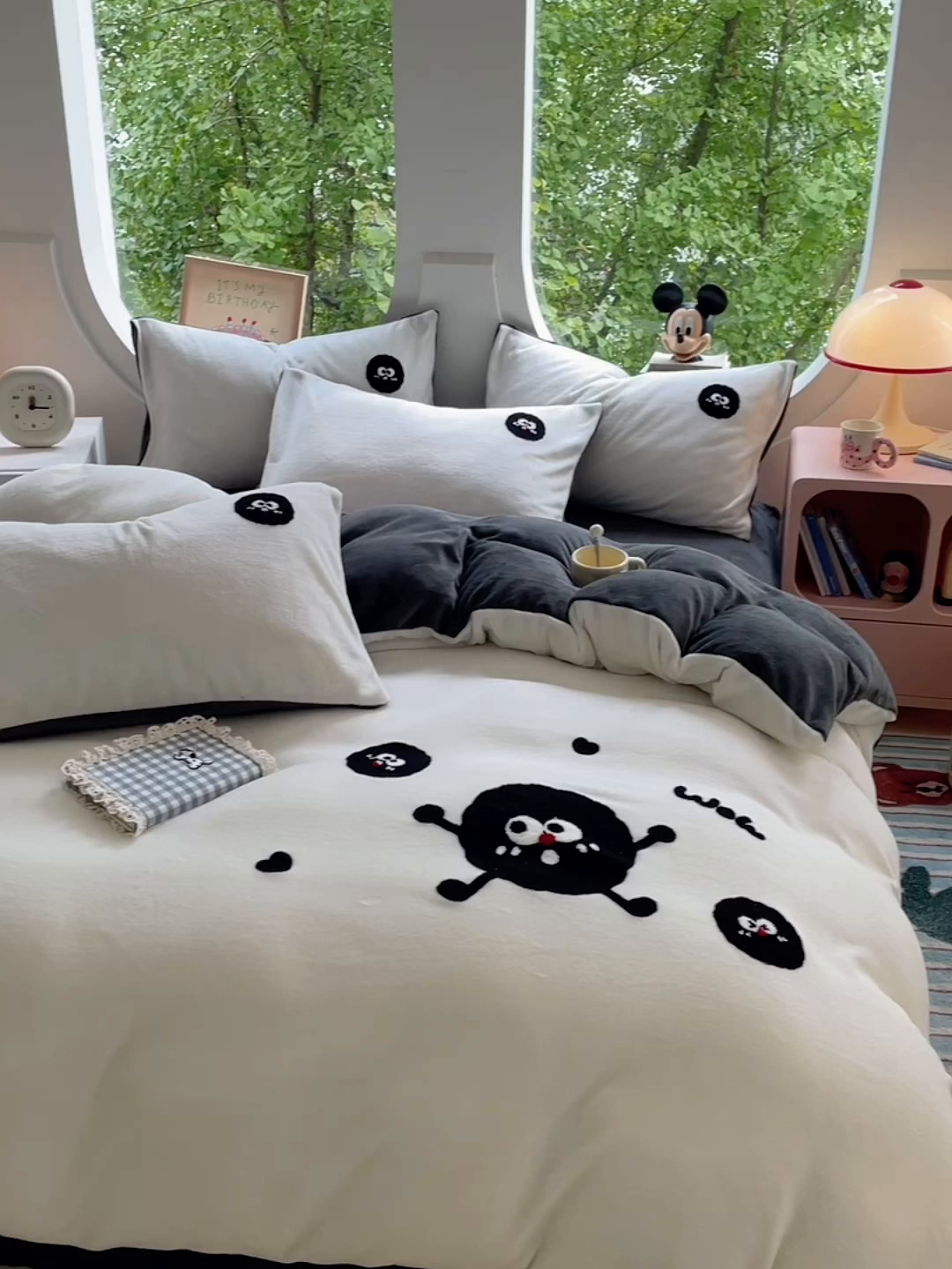 91家纺网 家纺一手货源 找家纺 优卡迪家纺馆 2025新款牛奶绒毛巾绣四件套 下载文件包含买家秀 黑煤球-奶白