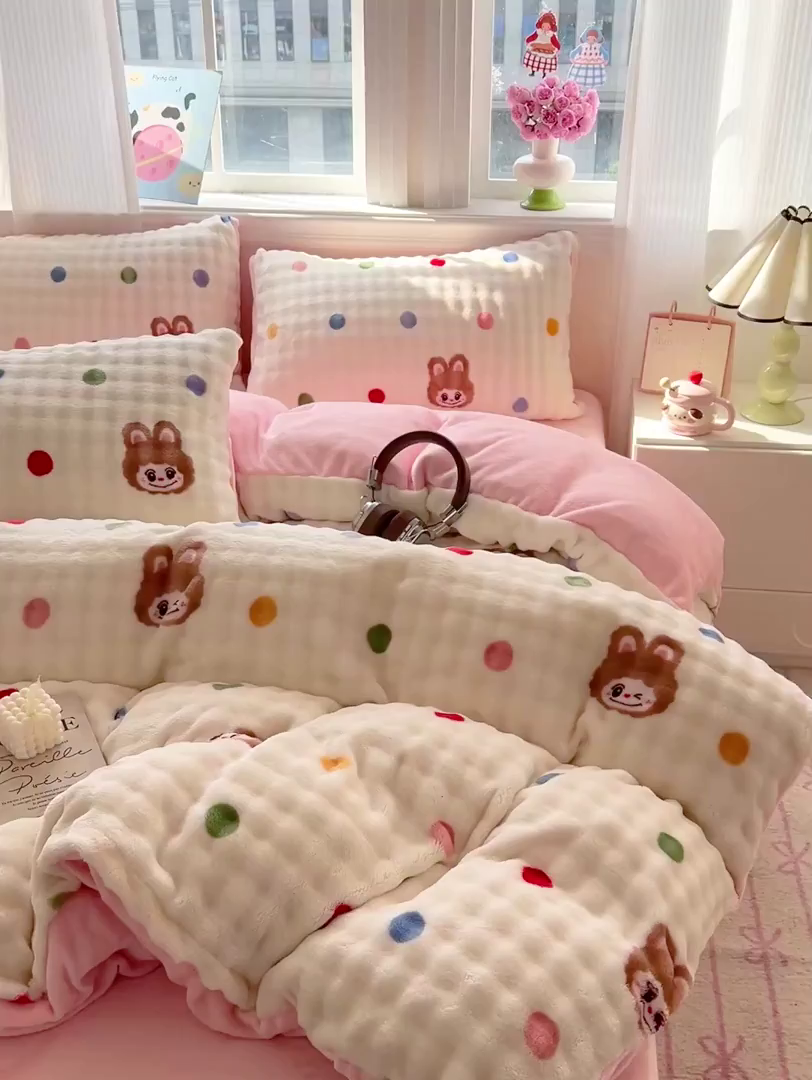 91家纺网 家纺一手货源 找家纺 典曼家纺 2025新款亲肤舒适保暖泡泡绒四件套 布布