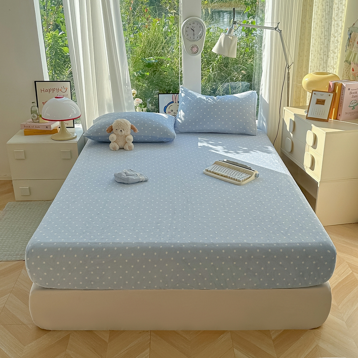 91家纺网 家纺一手货源 找家纺 沐芷 2025 加厚高克重牛奶绒床笠单件/床笠三件套  床笠款床罩床垫保护套罩 【绒】爱情蓝波点