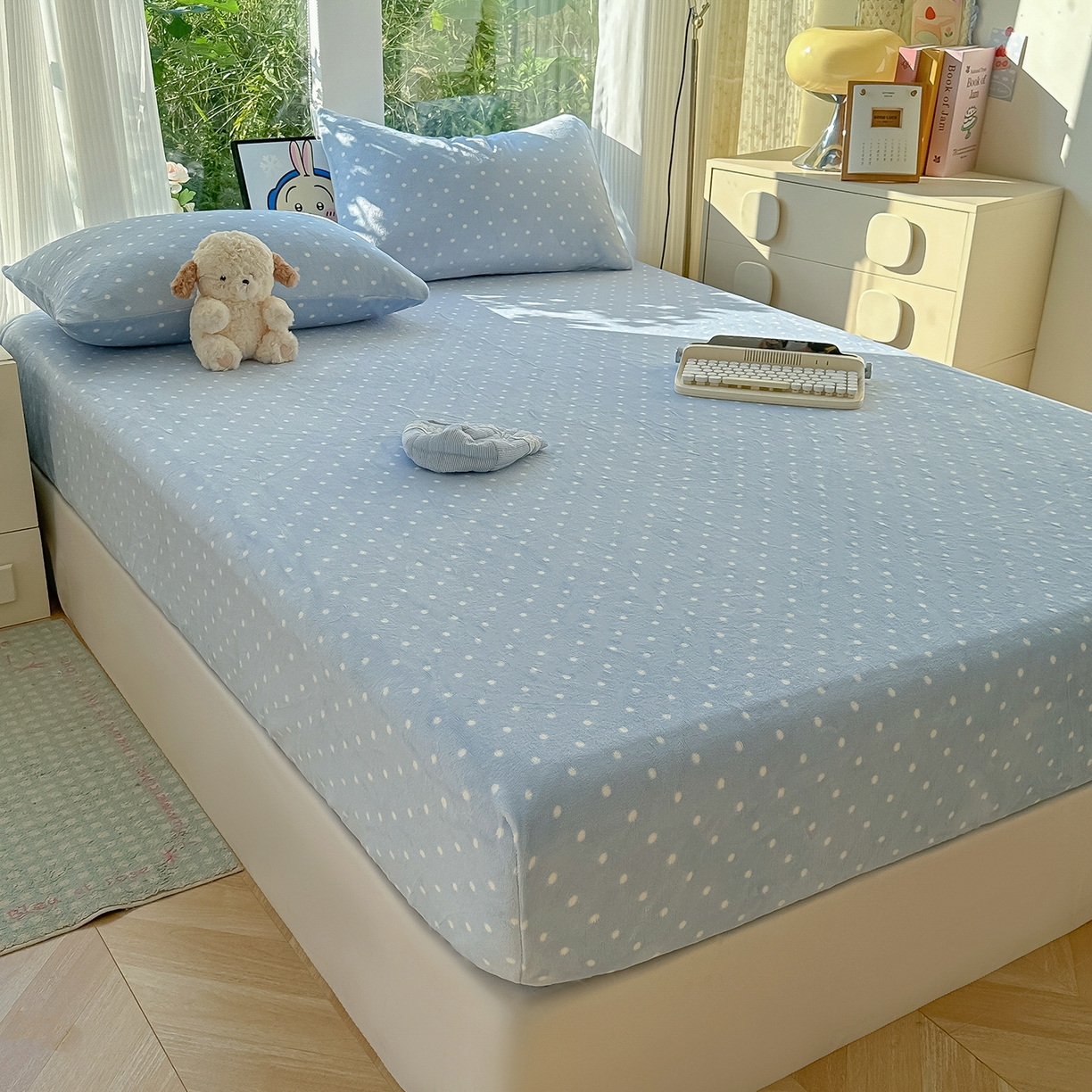 91家纺网 家纺一手货源 找家纺 沐芷 2025 加厚高克重牛奶绒床笠单件/床笠三件套  床笠款床罩床垫保护套罩 【绒】爱情蓝波点