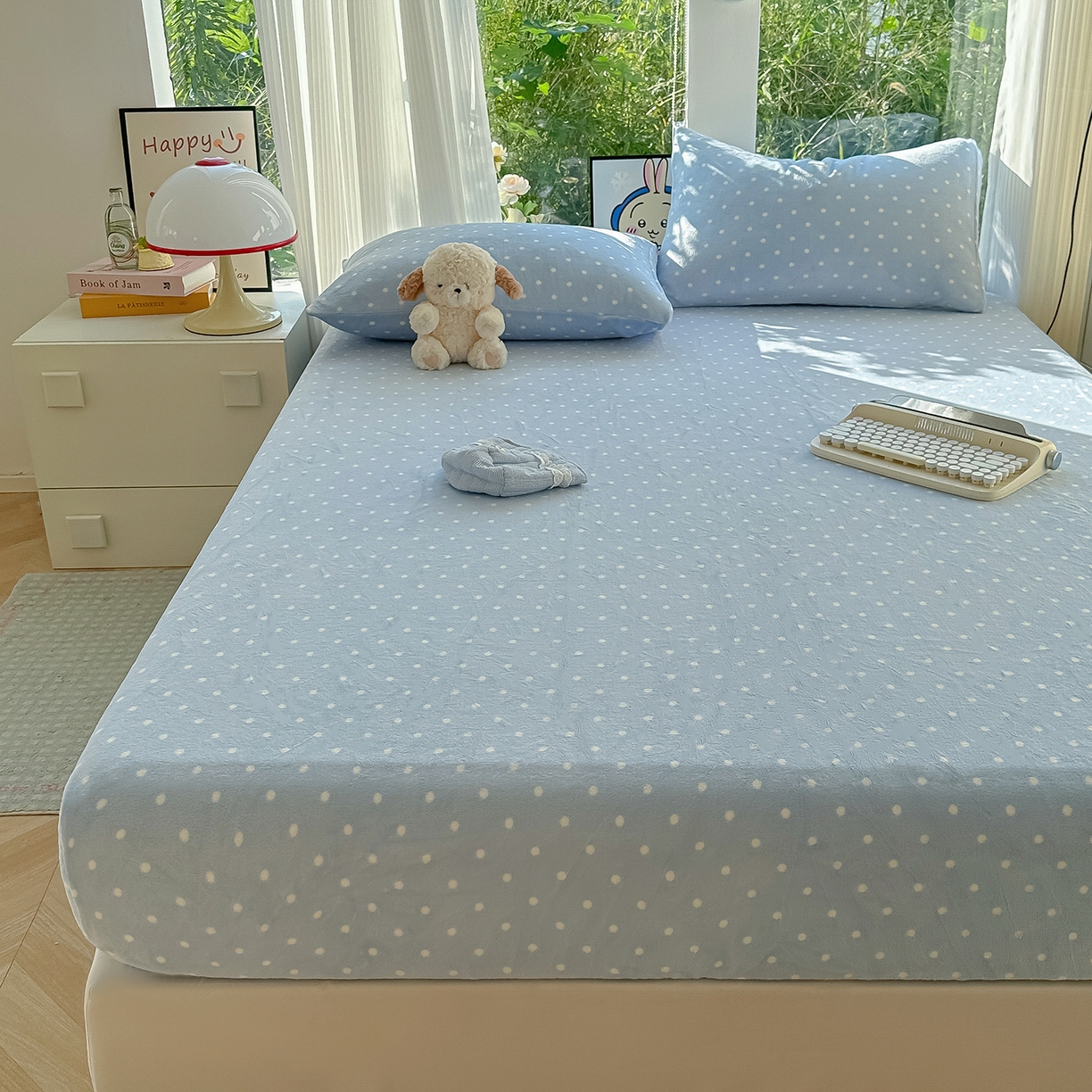 91家纺网 家纺一手货源 找家纺 沐芷 2025 加厚高克重牛奶绒床笠单件/床笠三件套  床笠款床罩床垫保护套罩 【绒】爱情蓝波点