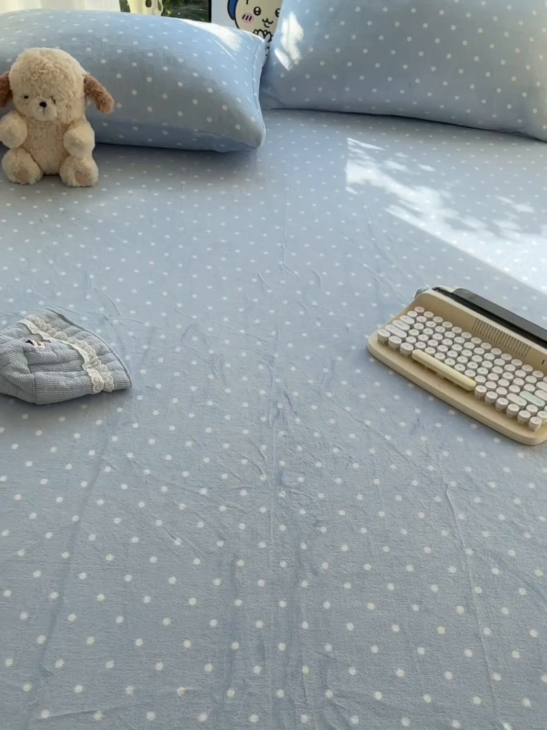 91家纺网 家纺一手货源 找家纺 沐芷 2025 加厚高克重牛奶绒床笠单件/床笠三件套  床笠款床罩床垫保护套罩 【绒】爱情蓝波点