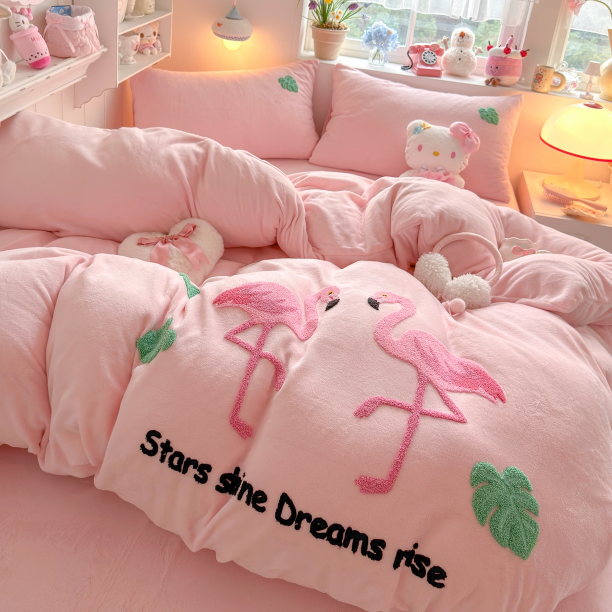 91家纺网 家纺一手货源 找家纺 优卡迪家纺馆 2025新款牛奶绒毛巾绣四件套 下载文件包含买家秀 火烈鸟-玉粉