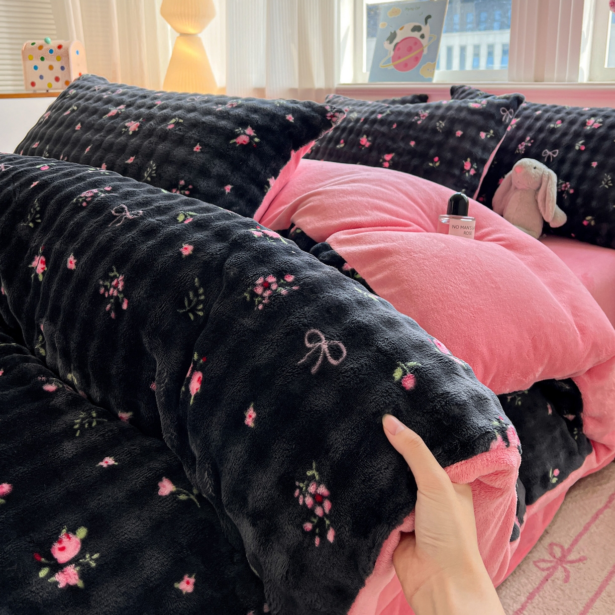 91家纺网 家纺一手货源 找家纺 典曼家纺 2025新款亲肤舒适保暖泡泡绒四件套 暗香