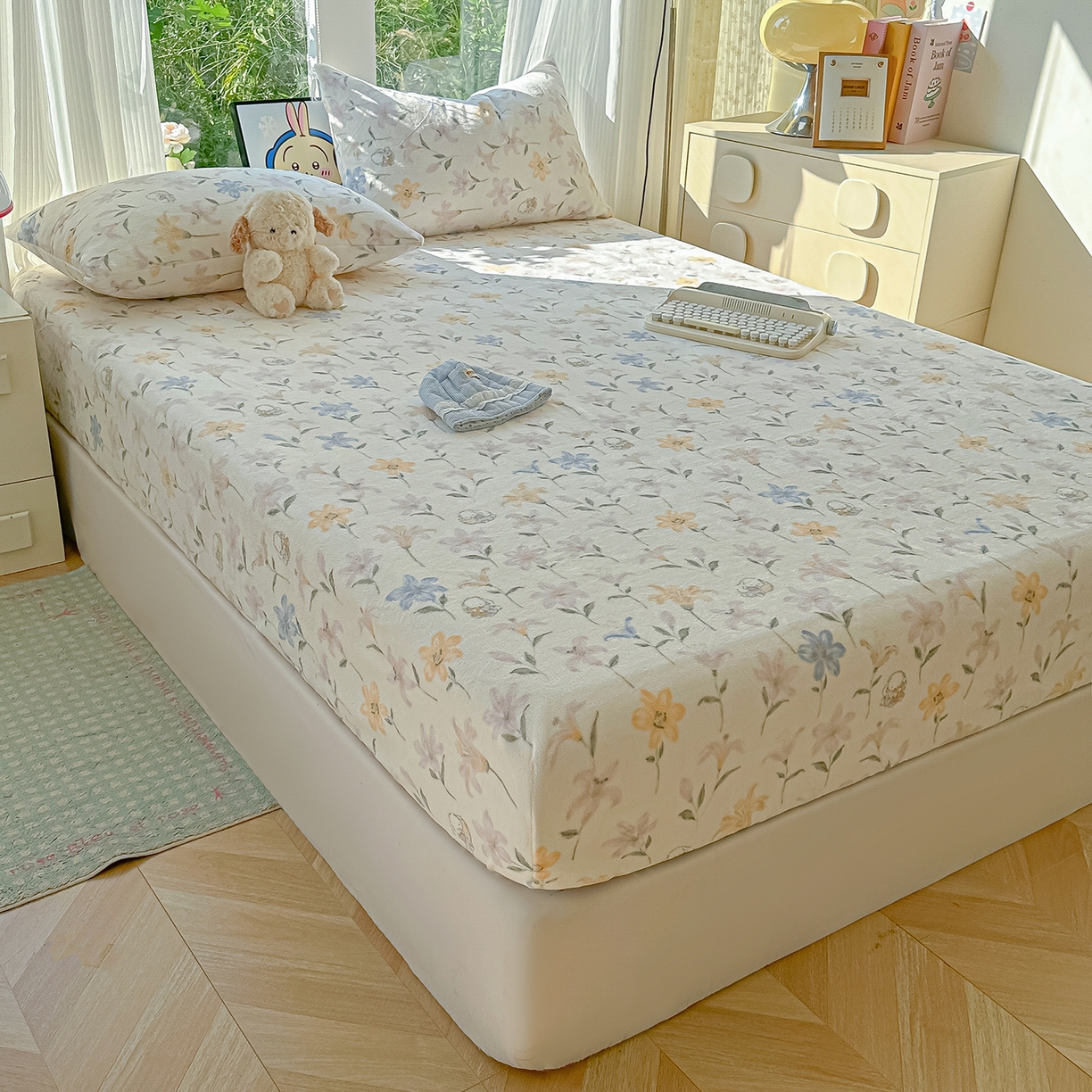 91家纺网 家纺一手货源 找家纺 沐芷 2025 加厚高克重牛奶绒床笠单件/床笠三件套  床笠款床罩床垫保护套罩 【绒】百合兔