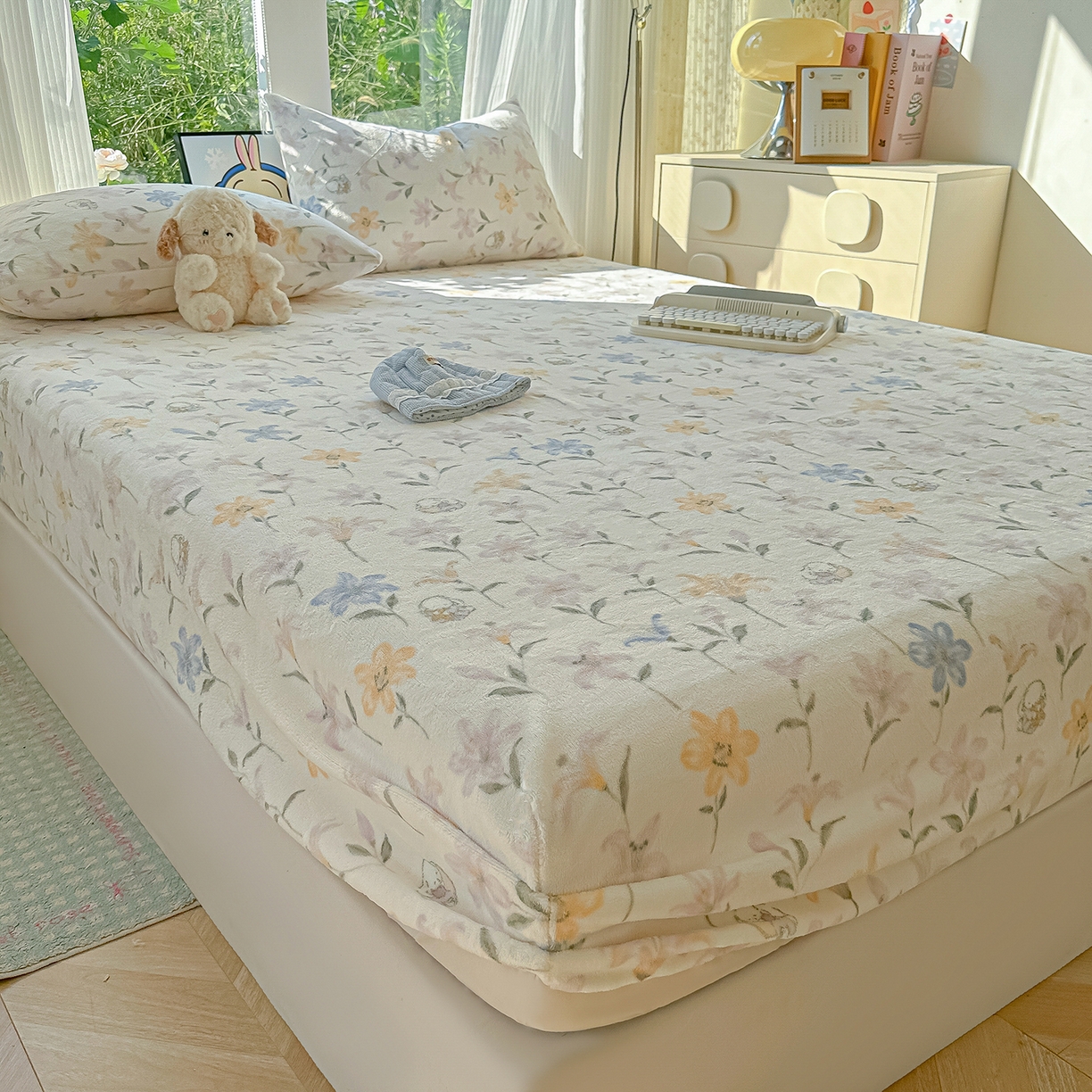 91家纺网 家纺一手货源 找家纺 沐芷 2025 加厚高克重牛奶绒床笠单件/床笠三件套  床笠款床罩床垫保护套罩 【绒】百合兔