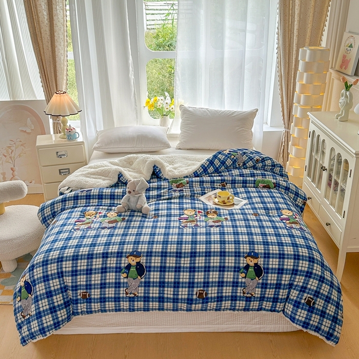 91家纺网 家纺一手货源 找家纺 （总）爱彼家纺 2025新款日韩奶油风羊羔绒+牛奶绒可爱卡通被子被芯秋被冬被被子被芯