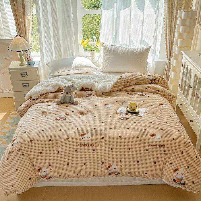 91家纺网 家纺一手货源 找家纺 （总）爱彼家纺 2025新款日韩奶油风羊羔绒+牛奶绒可爱卡通被子被芯秋被冬被被子被芯