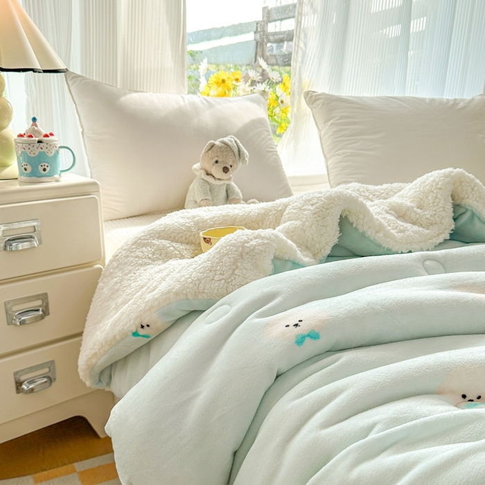 91家纺网 家纺一手货源 找家纺 爱彼家纺 2025新款日韩奶油风羊羔绒+牛奶绒可爱卡通被子被芯秋被冬被被子被芯 浅蓝甜点小狗