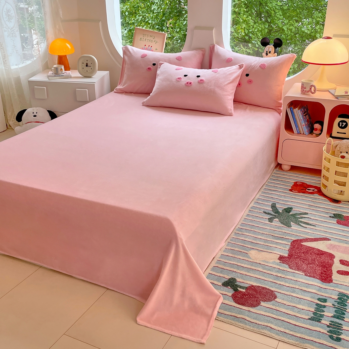 91家纺网 家纺一手货源 找家纺 优卡迪家纺馆 2025新款牛奶绒毛巾绣四件套 下载文件包含买家秀 萌萌猪-玉粉