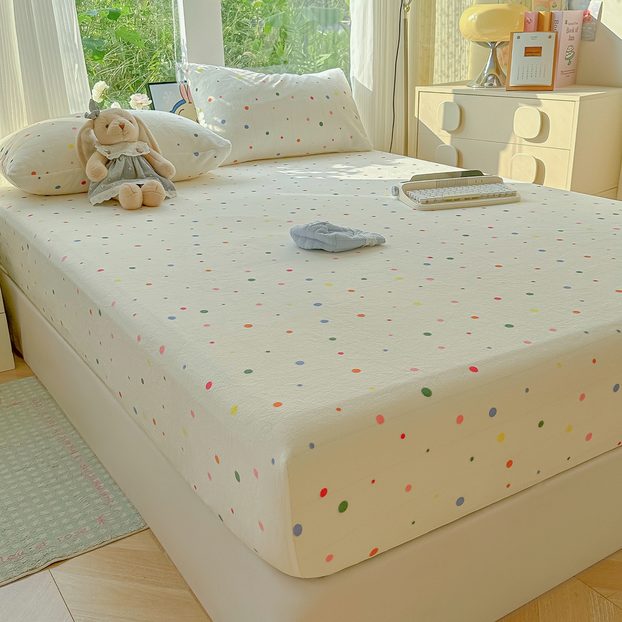 91家纺网 家纺一手货源 找家纺 沐芷 2025 加厚高克重牛奶绒床笠单件/床笠三件套  床笠款床罩床垫保护套罩 【绒】彩色波点