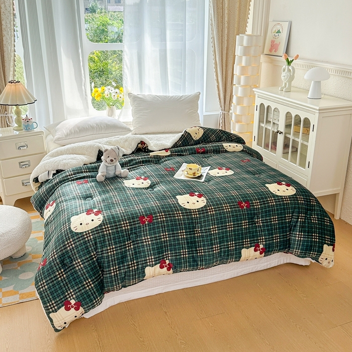 91家纺网 家纺一手货源 找家纺 爱彼家纺 2025新款日韩奶油风羊羔绒+牛奶绒可爱卡通被子被芯秋被冬被被子被芯 绅士绿kt