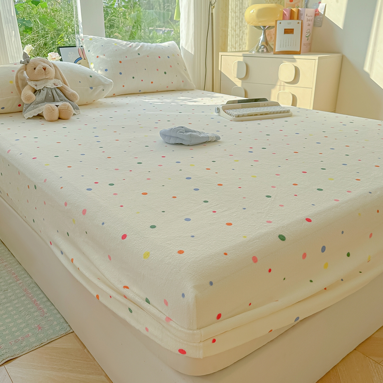 91家纺网 家纺一手货源 找家纺 沐芷 2025 加厚高克重牛奶绒床笠单件/床笠三件套  床笠款床罩床垫保护套罩 【绒】彩色波点