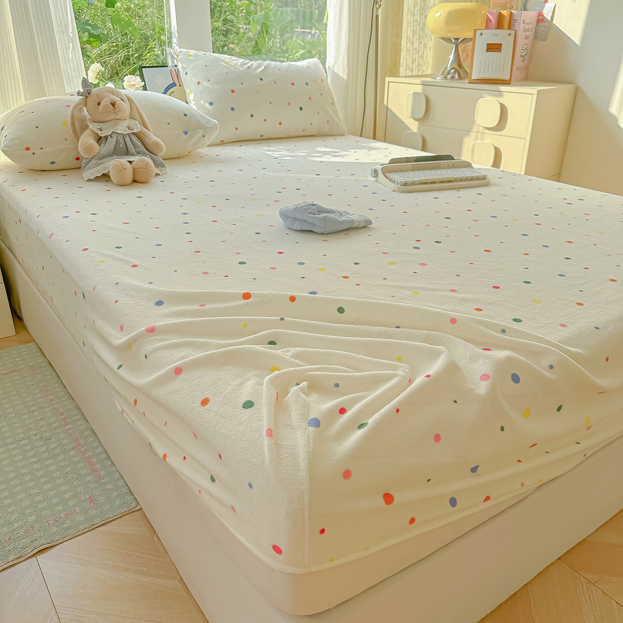 91家纺网 家纺一手货源 找家纺 沐芷 2025 加厚高克重牛奶绒床笠单件/床笠三件套  床笠款床罩床垫保护套罩 【绒】彩色波点