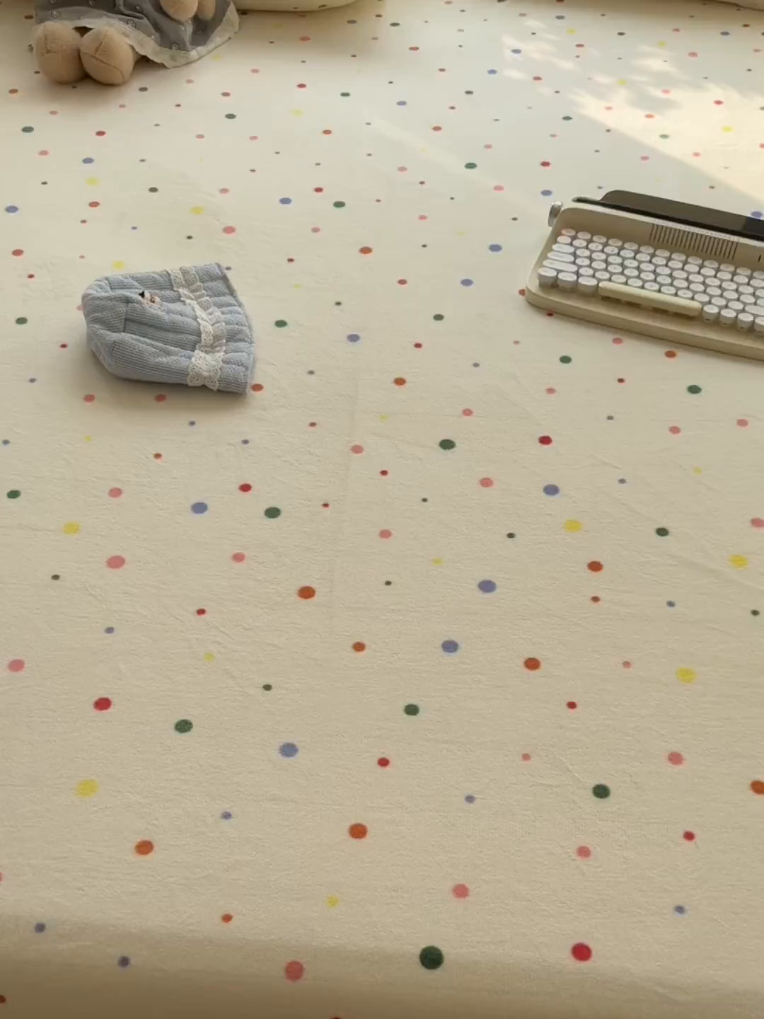 91家纺网 家纺一手货源 找家纺 沐芷 2025 加厚高克重牛奶绒床笠单件/床笠三件套  床笠款床罩床垫保护套罩 【绒】彩色波点