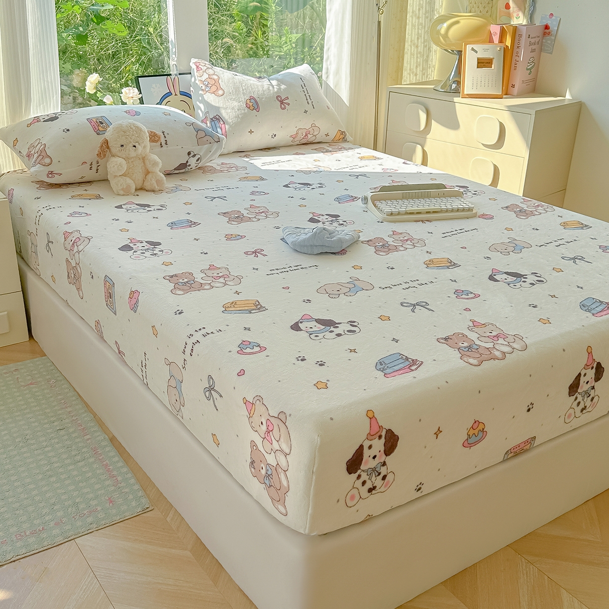 91家纺网 家纺一手货源 找家纺 沐芷 2025 加厚高克重牛奶绒床笠单件/床笠三件套  床笠款床罩床垫保护套罩 【绒】磁带熊仔