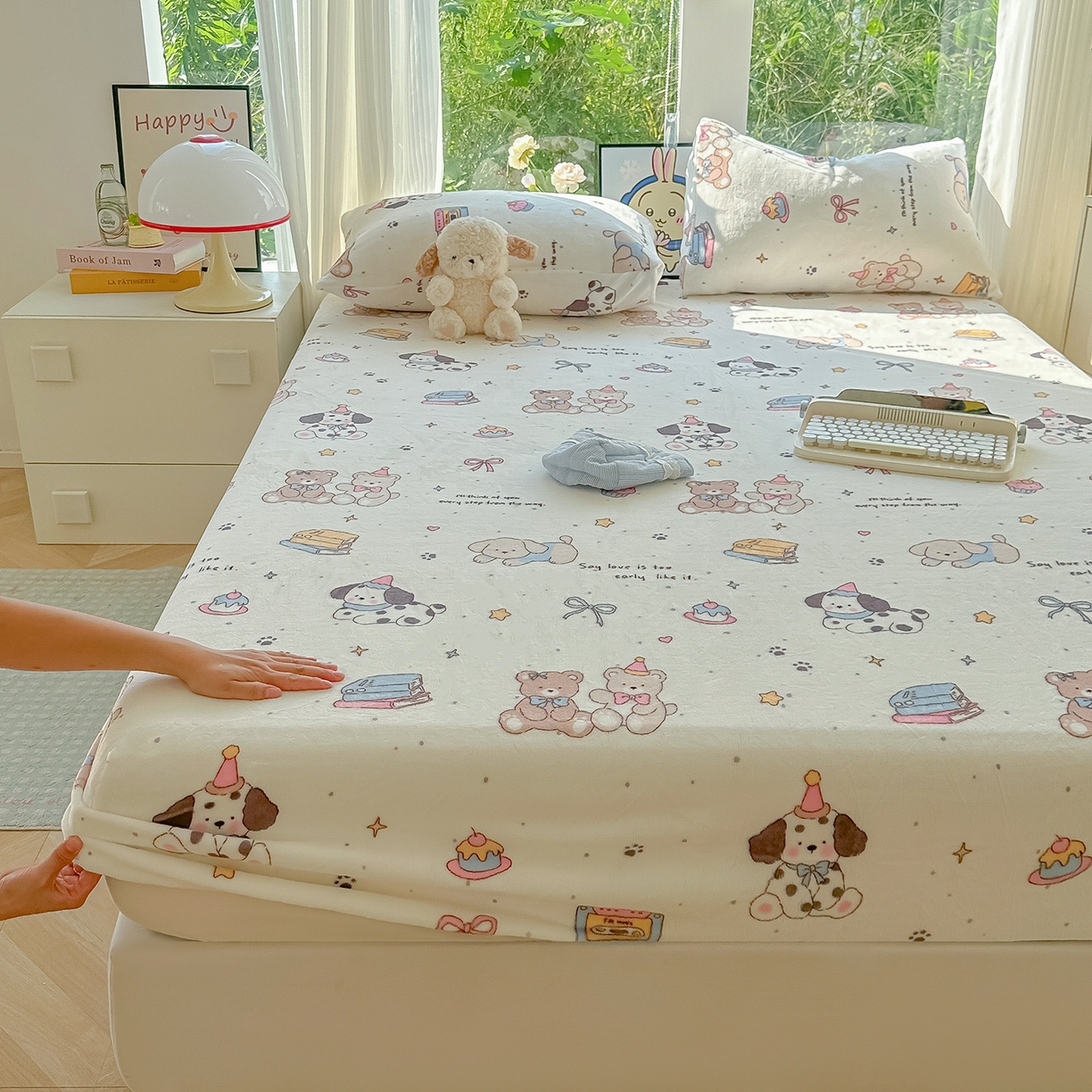 91家纺网 家纺一手货源 找家纺 沐芷 2025 加厚高克重牛奶绒床笠单件/床笠三件套  床笠款床罩床垫保护套罩 【绒】磁带熊仔