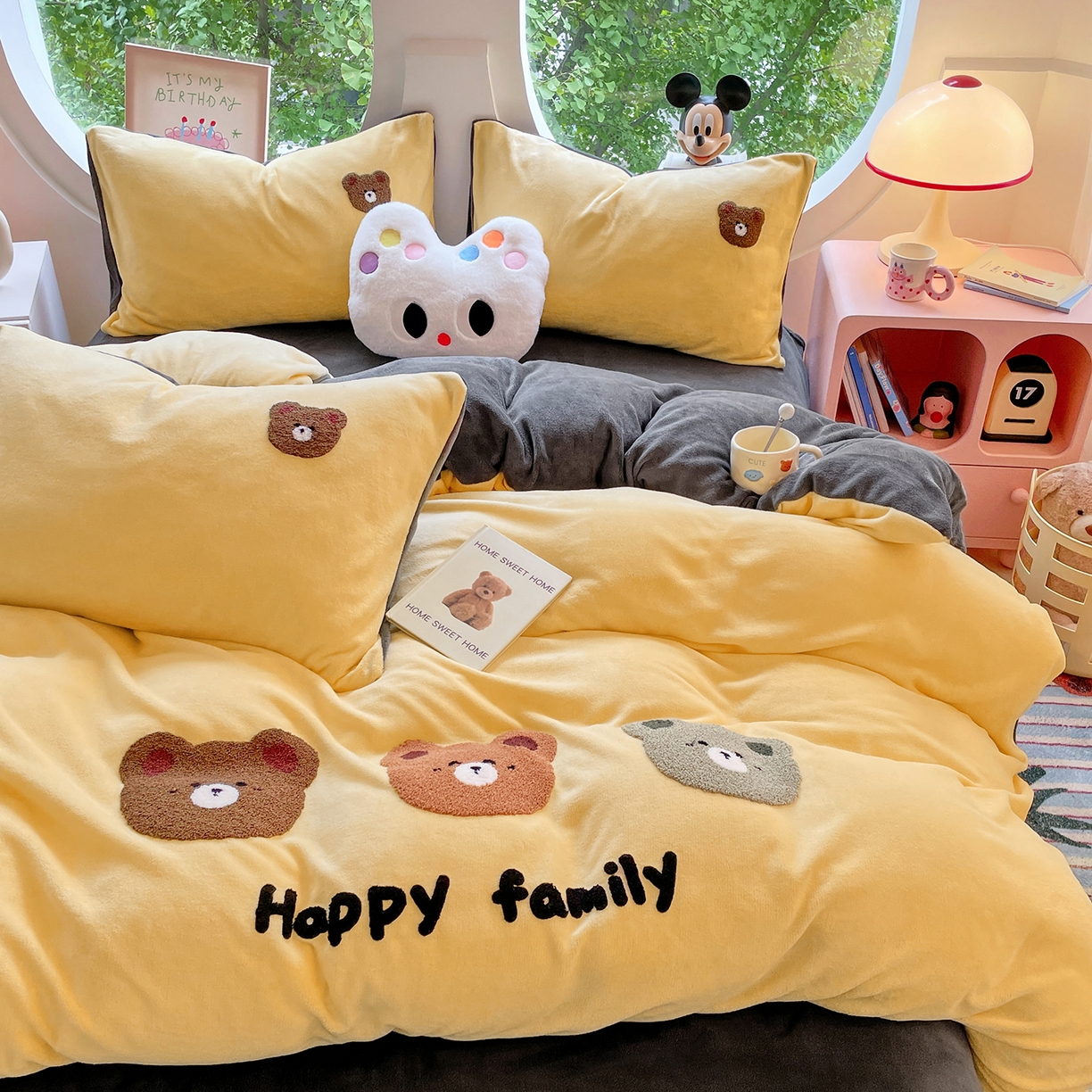 优卡迪家纺馆 2025新款牛奶绒毛巾绣四件套 下载文件包含买家秀 三头熊-浅黄