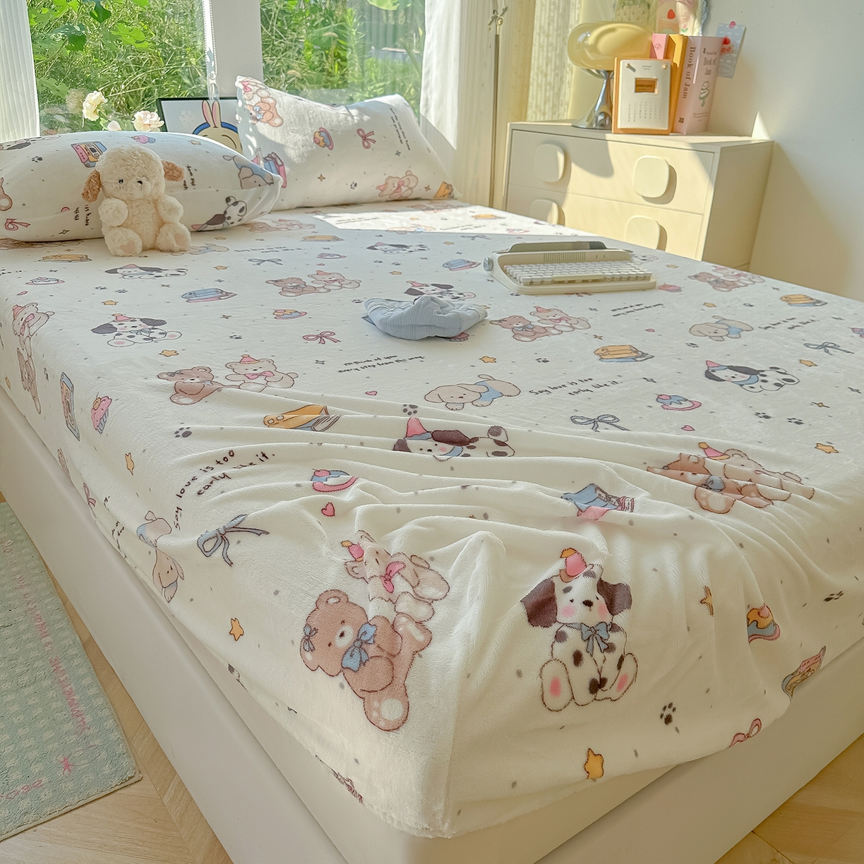 91家纺网 家纺一手货源 找家纺 沐芷 2025 加厚高克重牛奶绒床笠单件/床笠三件套  床笠款床罩床垫保护套罩 【绒】磁带熊仔