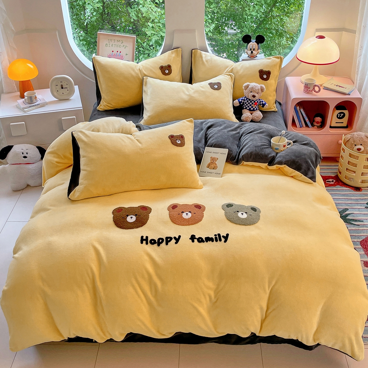 91家纺网 家纺一手货源 找家纺 优卡迪家纺馆 2025新款牛奶绒毛巾绣四件套 下载文件包含买家秀 三头熊-浅黄