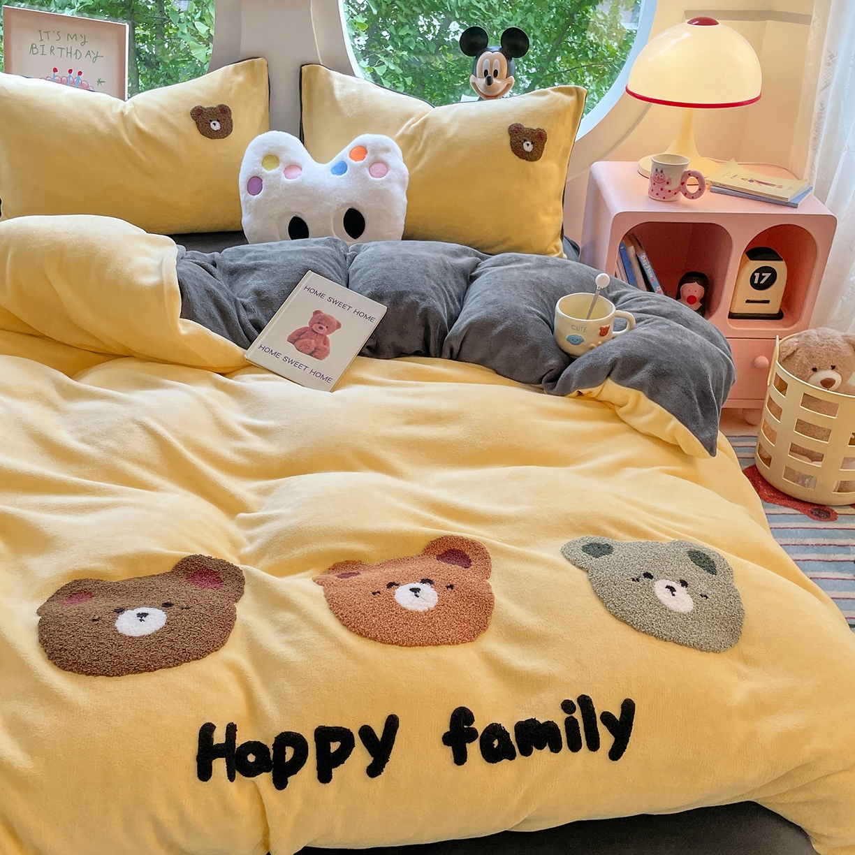 91家纺网 家纺一手货源 找家纺 优卡迪家纺馆 2025新款牛奶绒毛巾绣四件套 下载文件包含买家秀 三头熊-浅黄