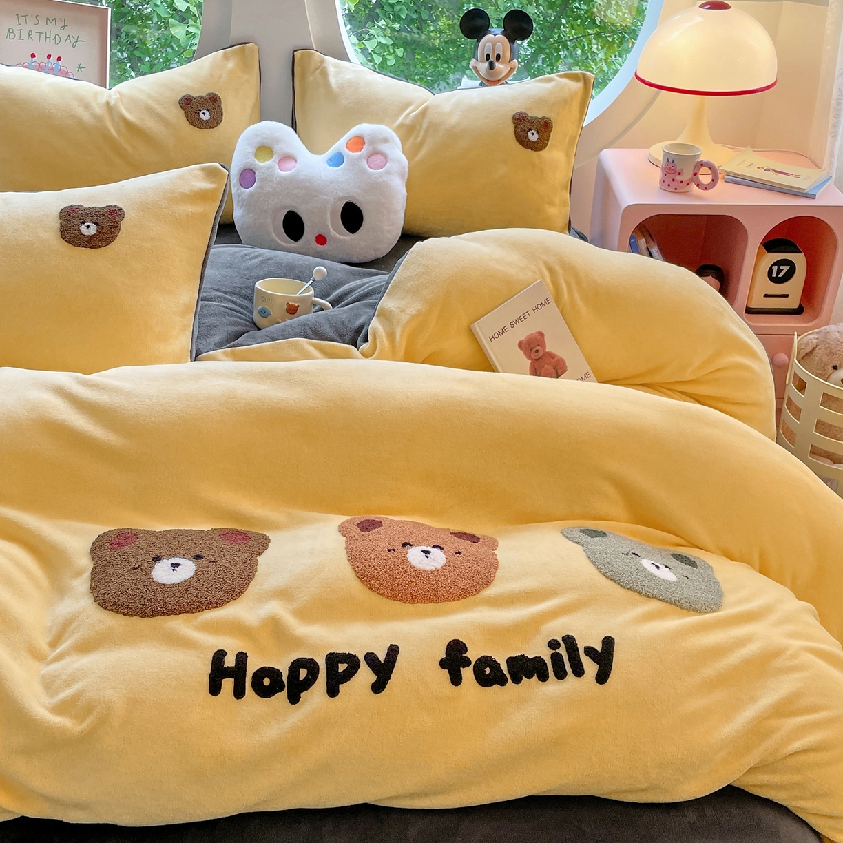 91家纺网 家纺一手货源 找家纺 优卡迪家纺馆 2025新款牛奶绒毛巾绣四件套 下载文件包含买家秀 三头熊-浅黄