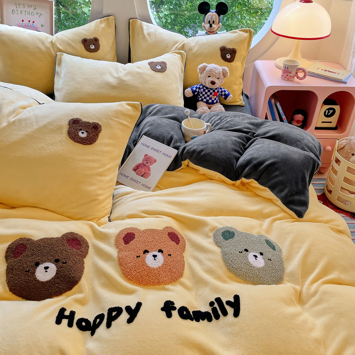 91家纺网 家纺一手货源 找家纺 优卡迪家纺馆 2025新款牛奶绒毛巾绣四件套 下载文件包含买家秀 三头熊-浅黄