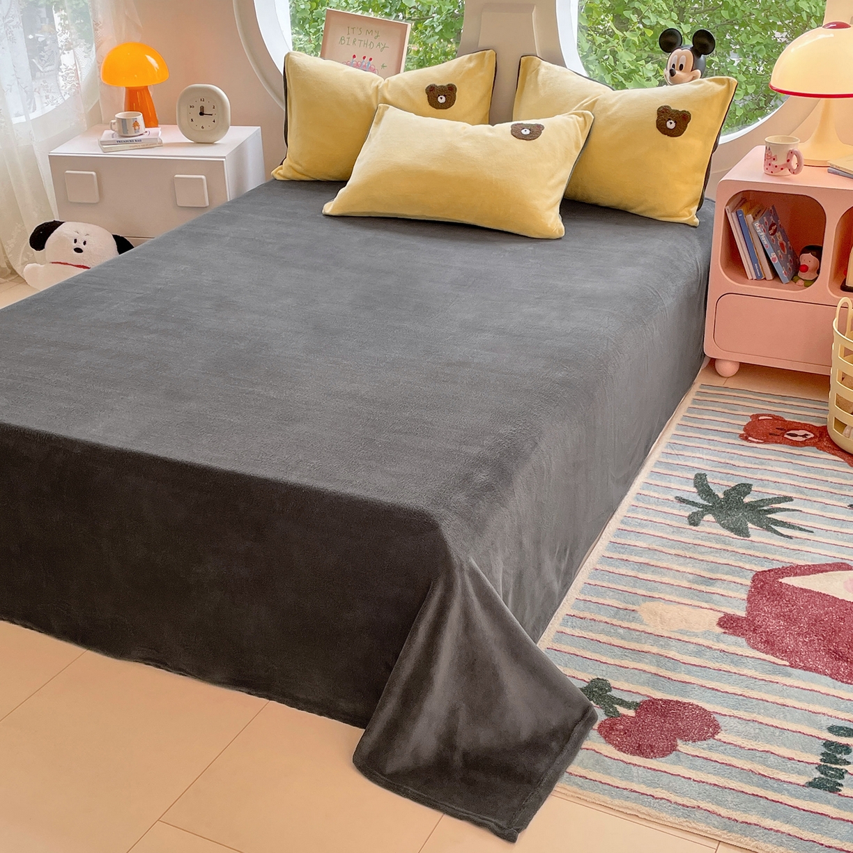 91家纺网 家纺一手货源 找家纺 优卡迪家纺馆 2025新款牛奶绒毛巾绣四件套 下载文件包含买家秀 三头熊-浅黄