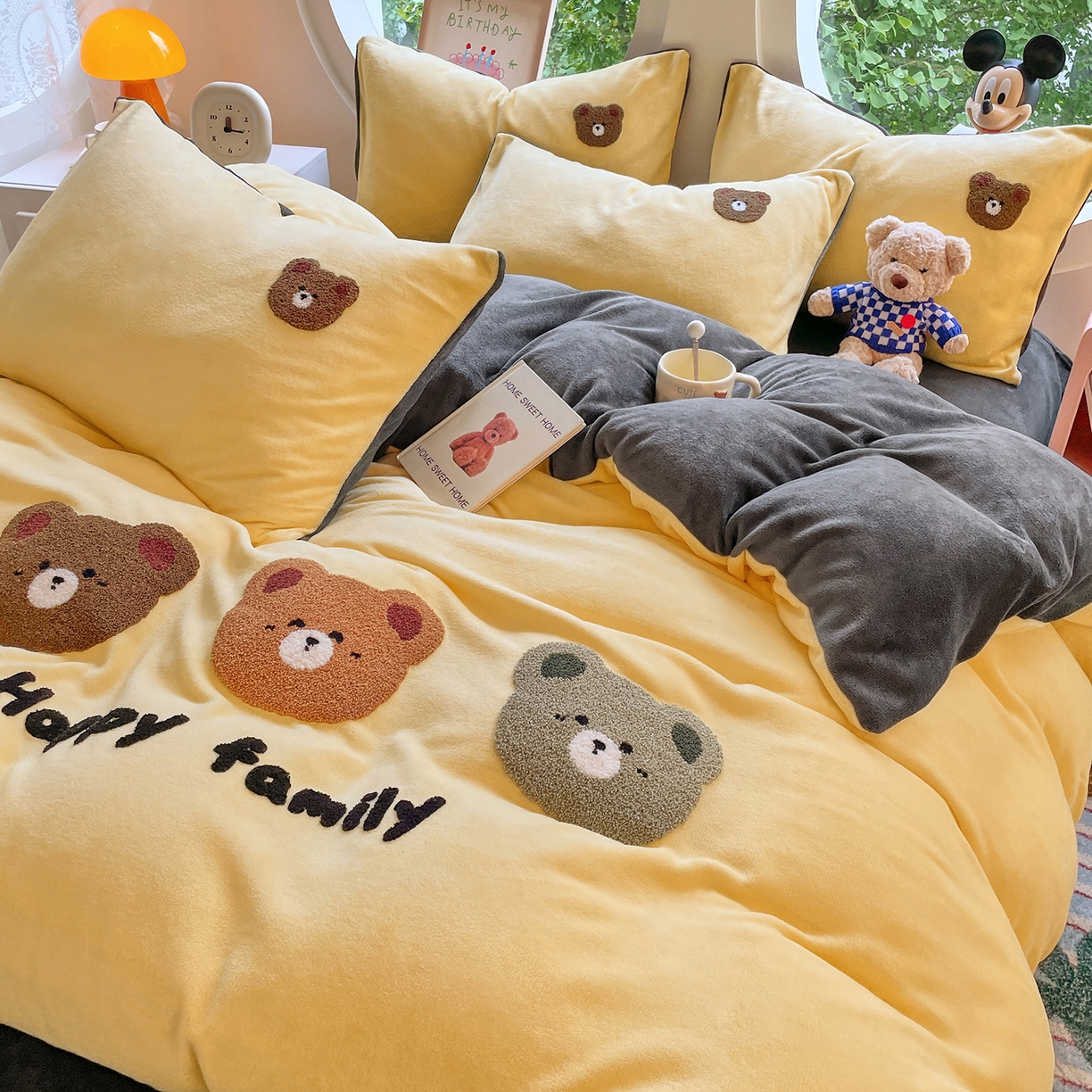 91家纺网 家纺一手货源 找家纺 优卡迪家纺馆 2025新款牛奶绒毛巾绣四件套 下载文件包含买家秀 三头熊-浅黄