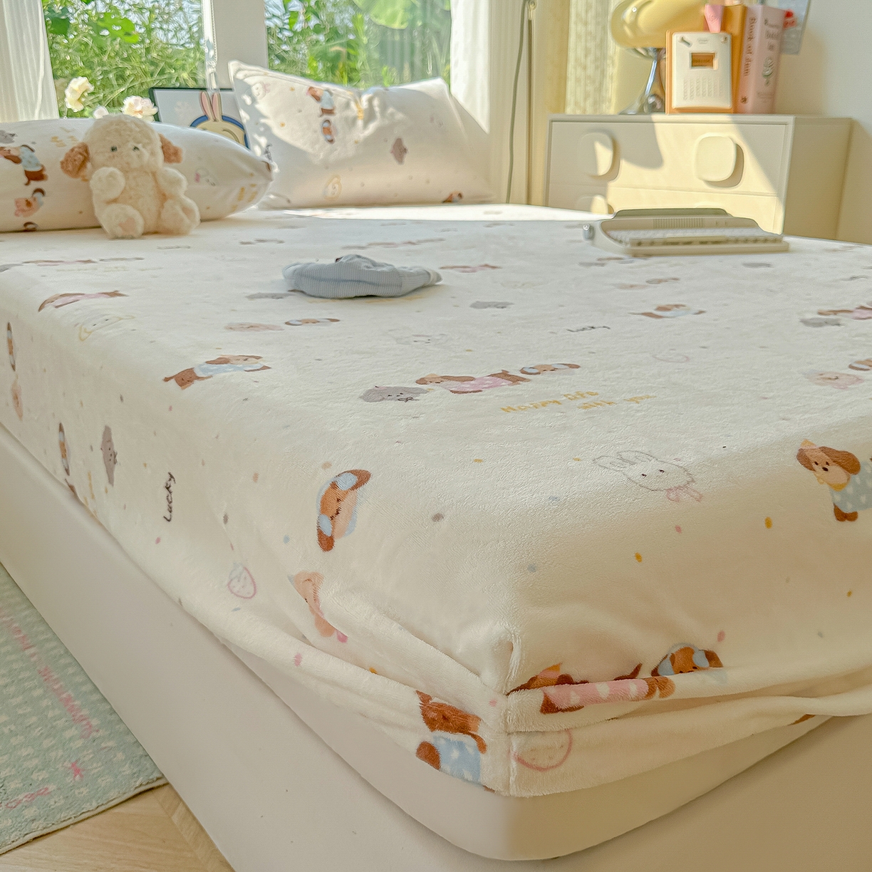 91家纺网 家纺一手货源 找家纺 沐芷 2025 加厚高克重牛奶绒床笠单件/床笠三件套  床笠款床罩床垫保护套罩 【绒】腊肠狗联盟