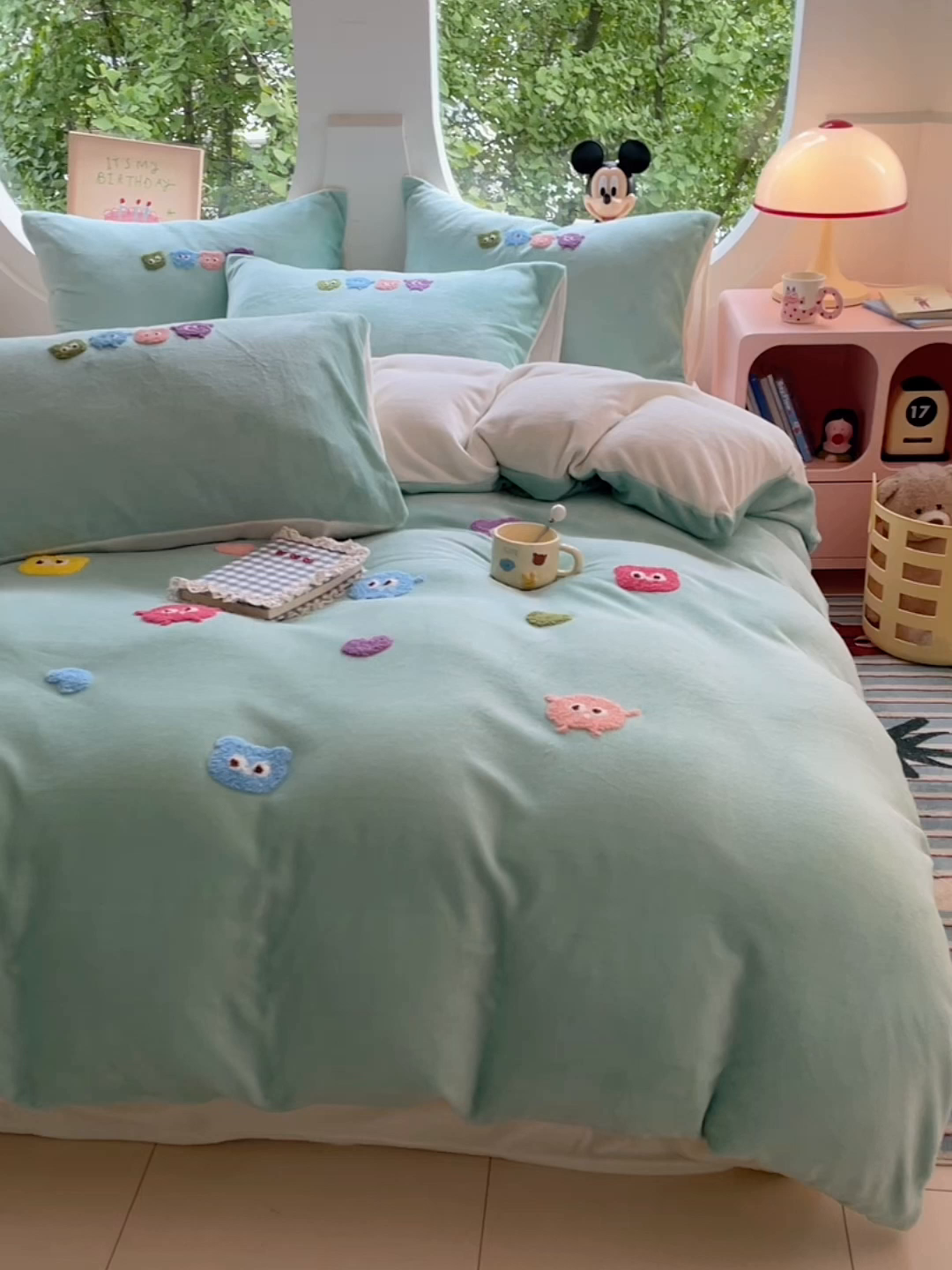 91家纺网 家纺一手货源 找家纺 优卡迪家纺馆 2025新款牛奶绒毛巾绣四件套 下载文件包含买家秀 三头熊-浅黄