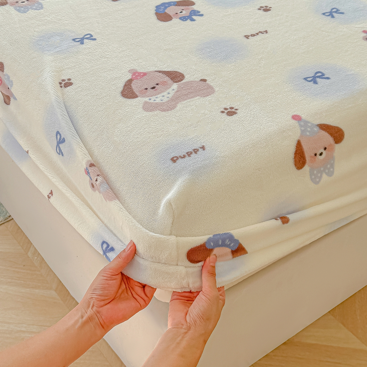 91家纺网 家纺一手货源 找家纺 沐芷 2025 加厚高克重牛奶绒床笠单件/床笠三件套  床笠款床罩床垫保护套罩 【绒】蓝波点印记