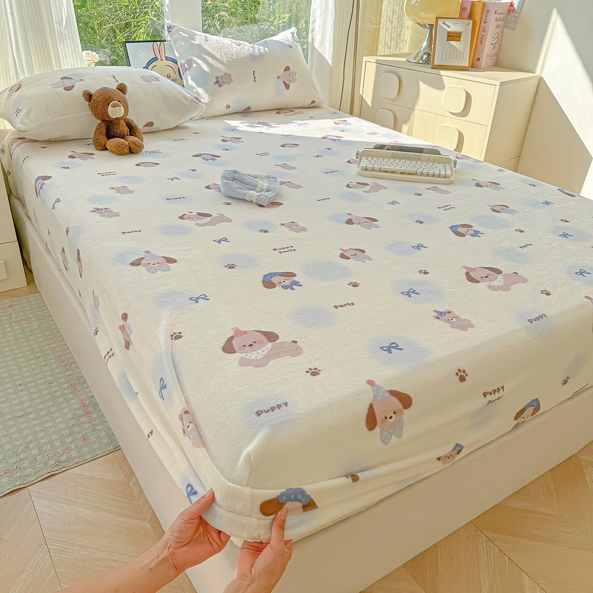 91家纺网 家纺一手货源 找家纺 沐芷 2025 加厚高克重牛奶绒床笠单件/床笠三件套  床笠款床罩床垫保护套罩 【绒】蓝波点印记