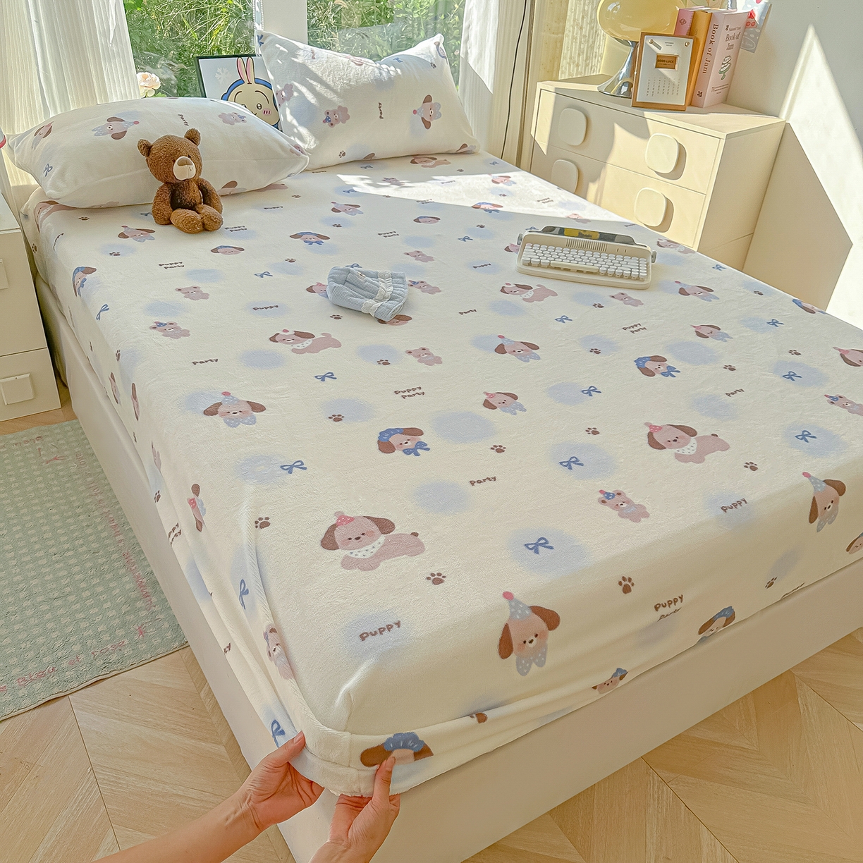 91家纺网 家纺一手货源 找家纺 沐芷 2025 加厚高克重牛奶绒床笠单件/床笠三件套  床笠款床罩床垫保护套罩 【绒】蓝波点印记