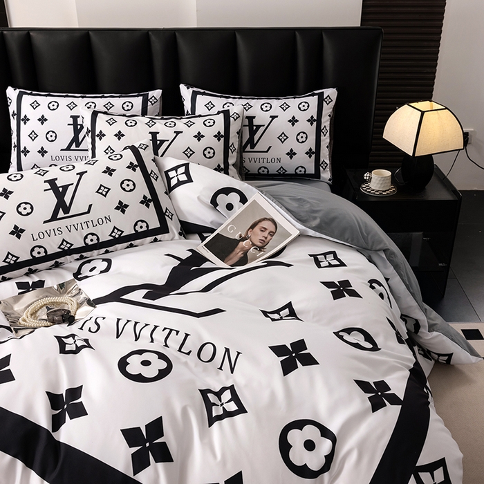 91家纺网 家纺一手货源 找家纺 色鬼布艺高端家居主号 2025新款轻奢亲肤纯棉数码印花网红热款四件套 黑白V