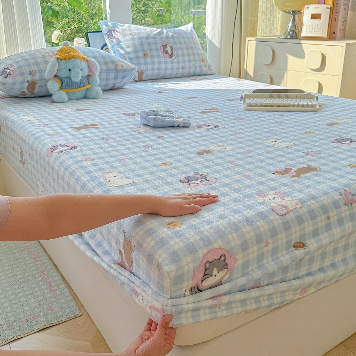 91家纺网 家纺一手货源 找家纺 沐芷 2025 加厚高克重牛奶绒床笠单件/床笠三件套  床笠款床罩床垫保护套罩 【绒】蓝色小窝