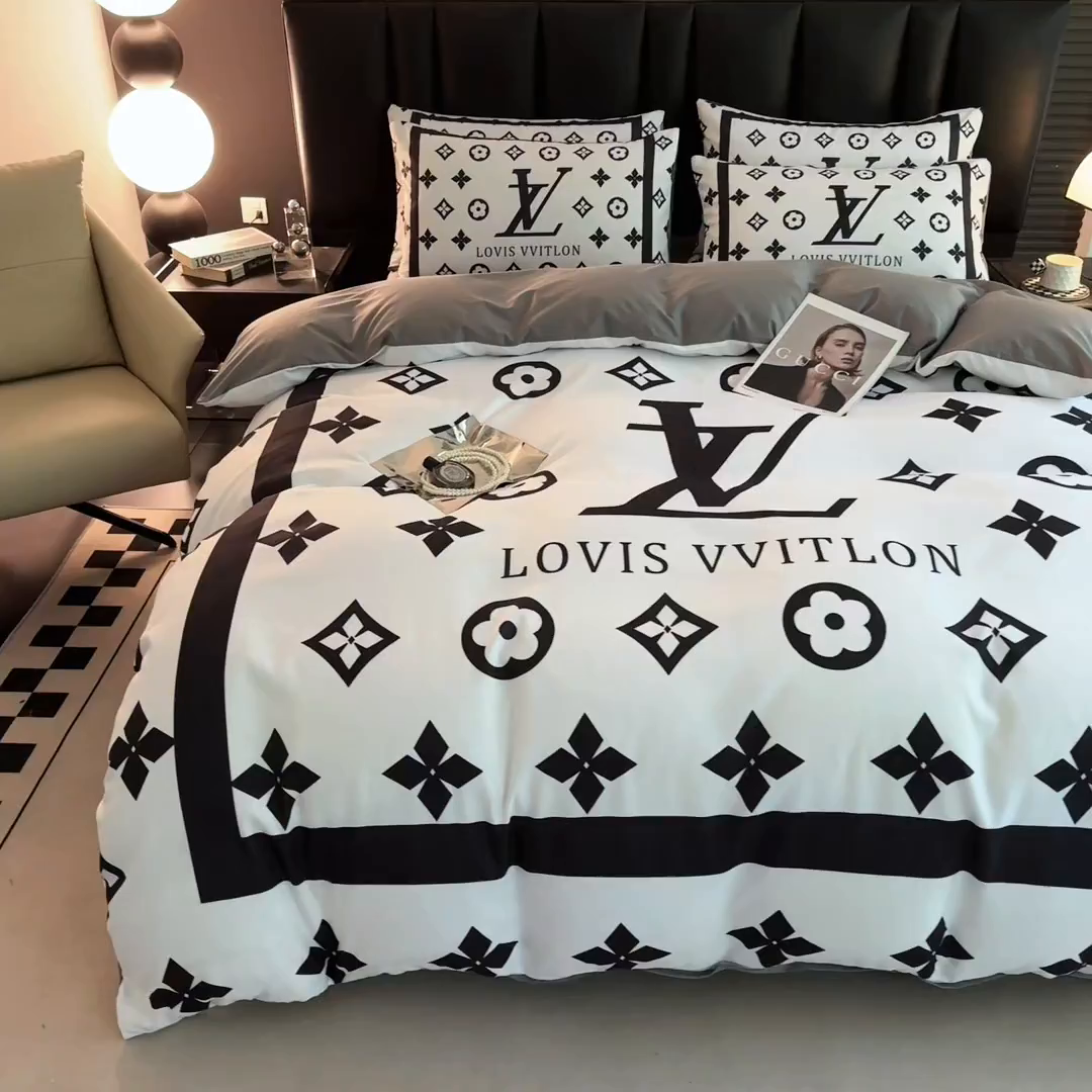 91家纺网 家纺一手货源 找家纺 色鬼布艺高端家居主号 2025新款轻奢亲肤纯棉数码印花网红热款四件套 黑白V