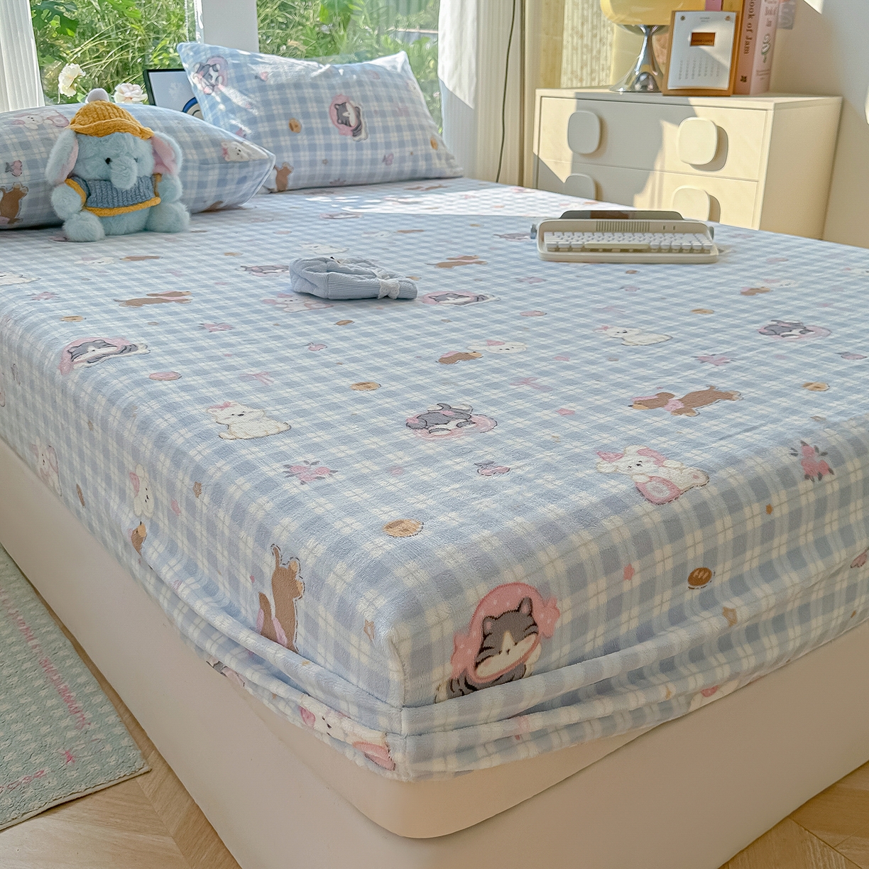 91家纺网 家纺一手货源 找家纺 沐芷 2025 加厚高克重牛奶绒床笠单件/床笠三件套  床笠款床罩床垫保护套罩 【绒】蓝色小窝